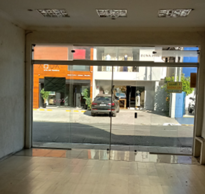 Vista interna da loja na Rua do Canário